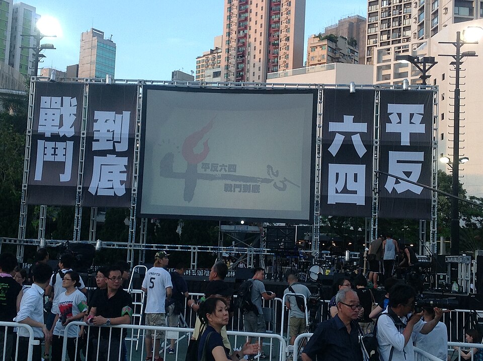 Stage banners reading 平反六四 戰鬥到底 above the crowd, 2014